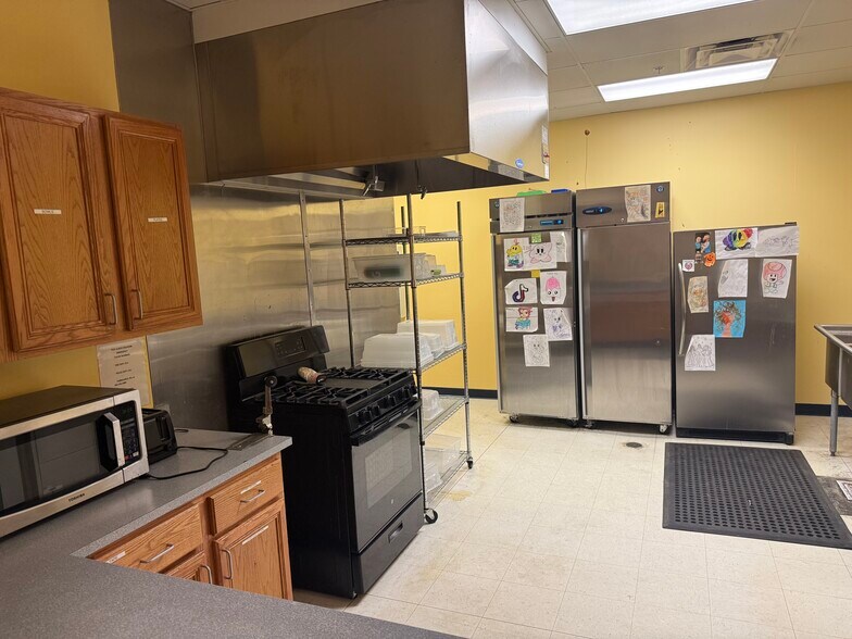 More Photos Of 5225 N 158th Ave, Omaha Daycare Center For Lease