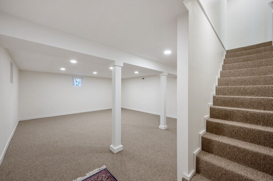 More Photos Of 1005 N Main Ave, Gresham Office For Sale