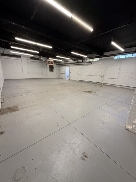 More Photos Of 29 Crown St, Nashua Manufacturing For Lease