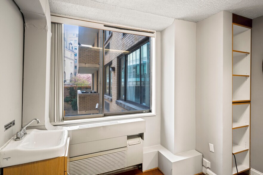 More Photos Of 1325 18th St NW, Washington Office For Lease