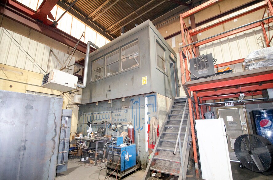 More Photos Of 1452 N National Ave, Springfield Warehouse For Sale