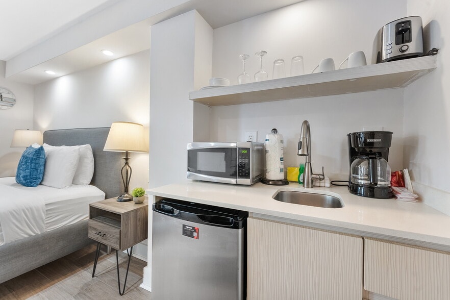 More Photos Of 3020-3024 Seville St, Fort Lauderdale Hotel For Sale