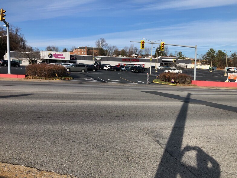 More Photos Of 1104 Greenville Ave, Staunton Storefront For Lease