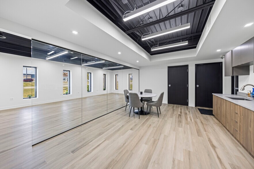 More Photos Of 23936 Industrial Park Dr, Farmington Hills Warehouse For Sale