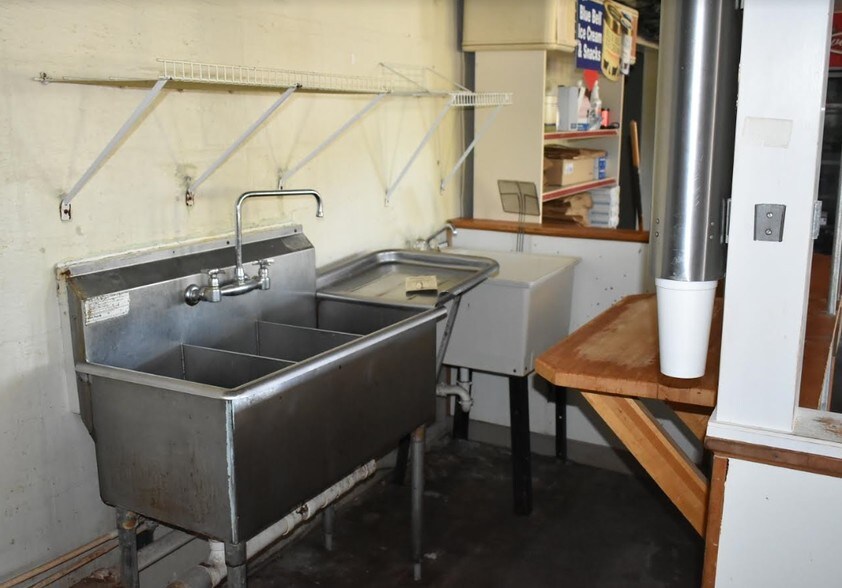 More Photos Of 926 Friendship Rd, Seneca Convenience Store For Lease