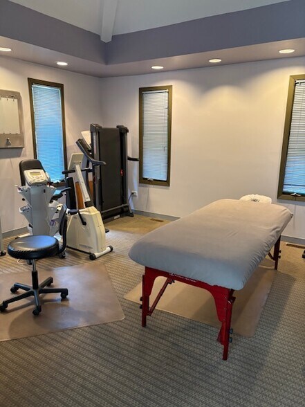 More Photos Of 1200 N Green Bay Rd, Waukegan Medical For Sale