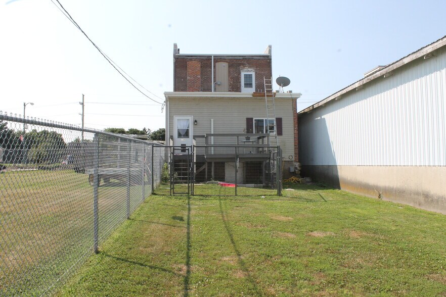 More Photos Of 154 E Railroad, Leland General Retail For Sale