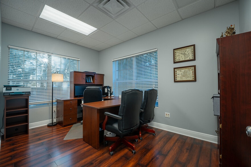 More Photos Of 523 Wekiva Commons Cir, Apopka Office For Sale