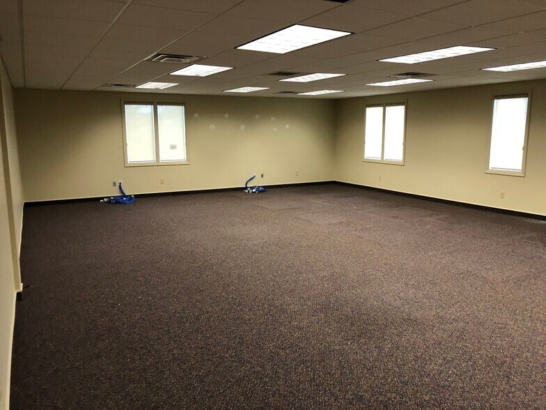 More Photos Of 3532 Irwin Simpson Rd, Mason Office Residential For Lease