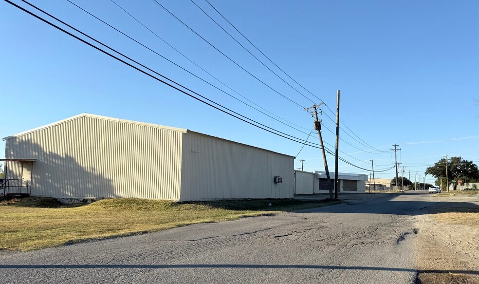More Photos Of 4320-4340 Mansfield Hwy, Forest Hill Freestanding For Sale