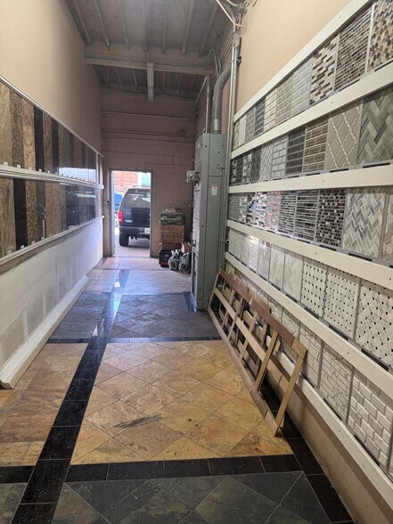 More Photos Of 909 E Arlee Pl, Anaheim Warehouse For Lease