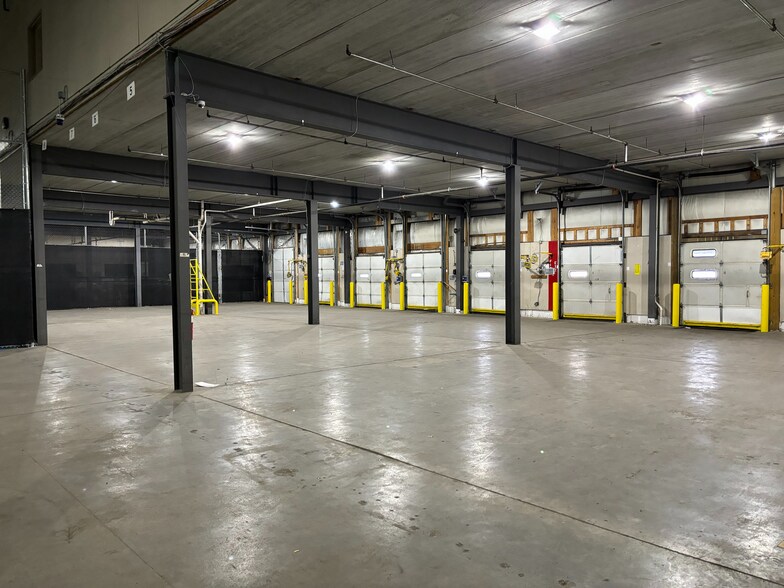 More Photos Of 225 N Daniels Way, Bloomington Refrigeration Cold Storage For Lease