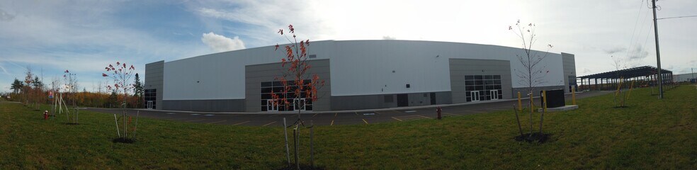 More Photos Of 1245 De L'aviation Av, Dieppe Manufacturing For Lease