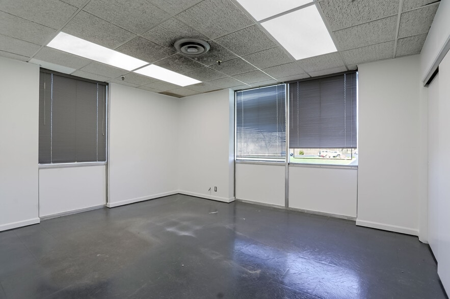 More Photos Of 2334 Production Dr, Indianapolis Warehouse For Lease