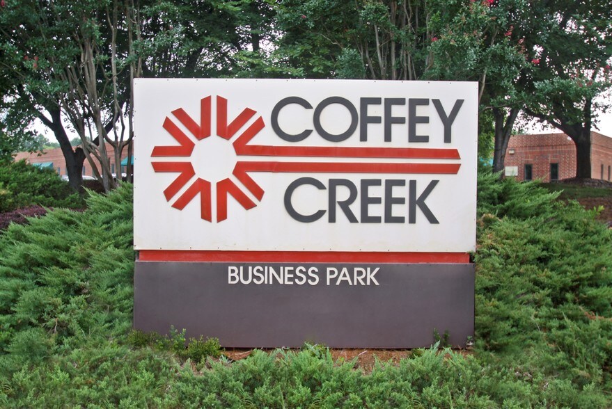 More Photos Of 4123 Rose Lake Dr, Charlotte Flex For Sale