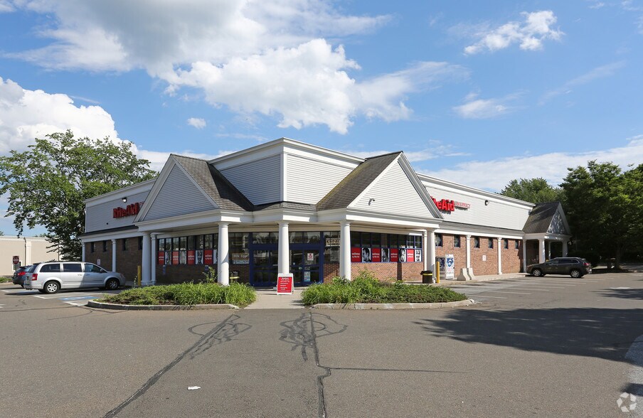 Primary Photo Of 588 Main St, East Haven Drugstore For Sale