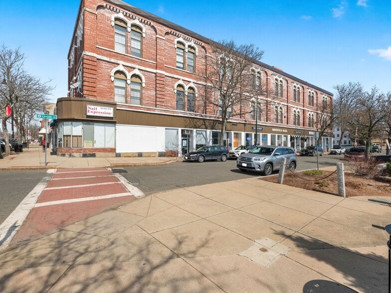 More Photos Of 416 Main St, Wakefield Office For Sale