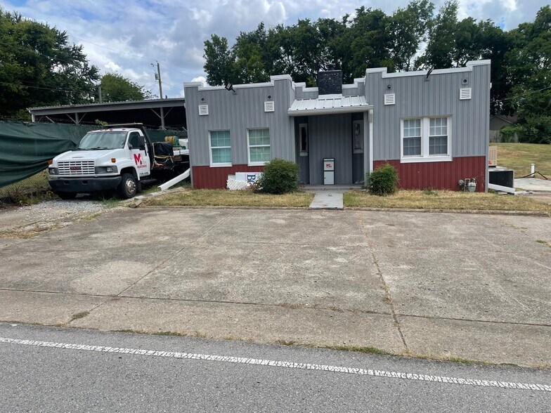 More Photos Of 303 Bridgeway Ave, Old Hickory Office For Sale