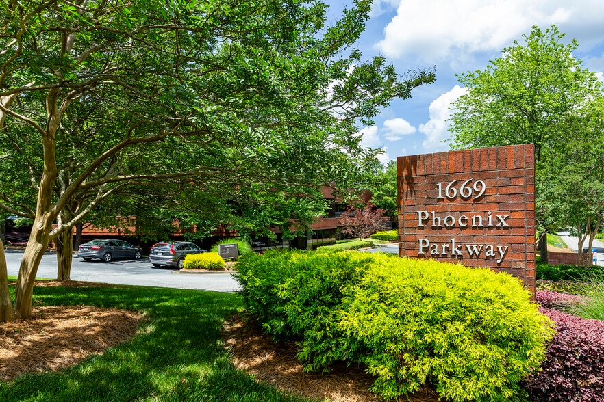 More Photos Of 1688 Phoenix Pky, College Park Unknown For Lease