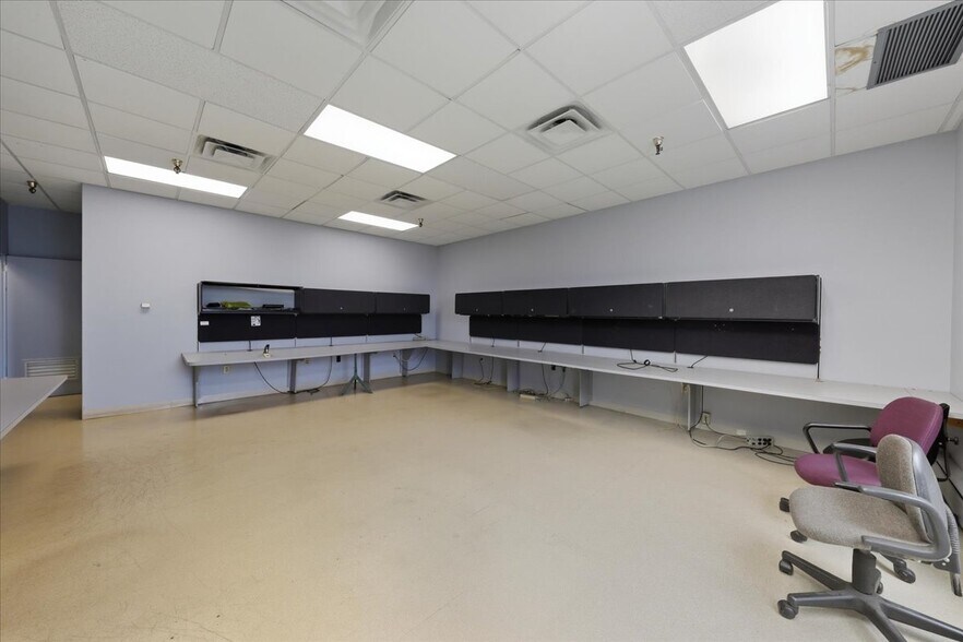 More Photos Of 440 Northland Blvd, Forest Park Manufacturing For Lease