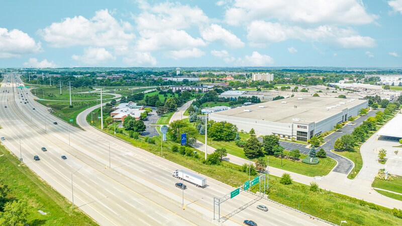 More Photos Of 300 Airport Rd, Elgin Warehouse For Lease