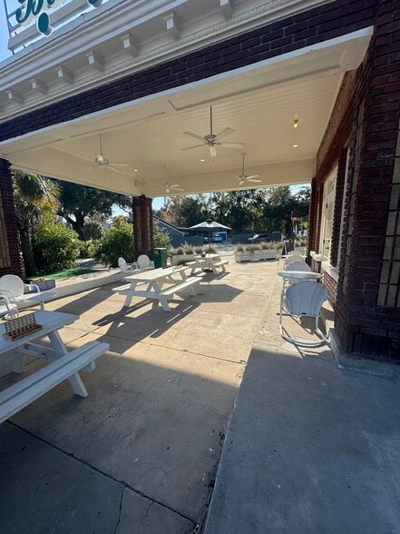 More Photos Of 410 E 37th St, Savannah Freestanding For Lease