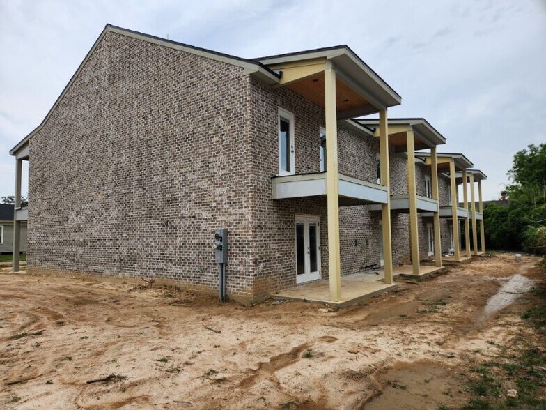 More Photos Of 400 10th Street, Lake Charles Apartments For Sale