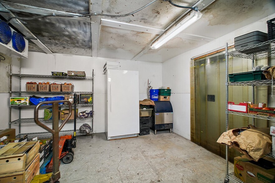 More Photos Of 454 N Park Ave, Apopka Storefront For Sale