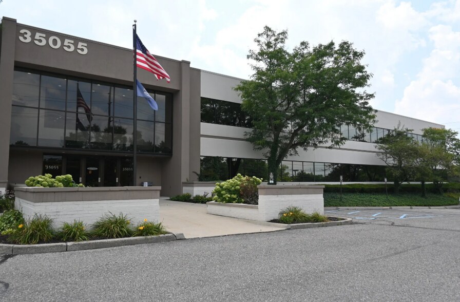 More Photos Of 35055 W 12 Mile Rd, Farmington Hills Office For Lease