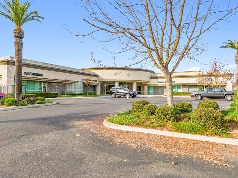 More Photos Of 7475 N Palm Ave, Fresno Office For Lease