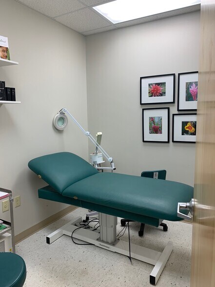 More Photos Of 7932 W Sand Lake Rd, Orlando Office For Sale