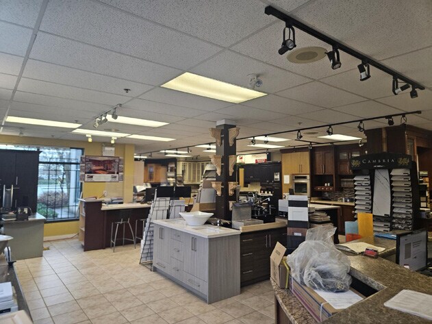 More Photos Of 1530 Kingsway Ave, Port Coquitlam Warehouse For Sale