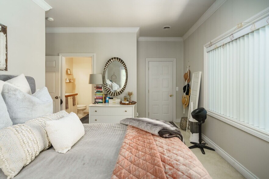 More Photos Of 206 E Liberty St, Milford Office For Sale