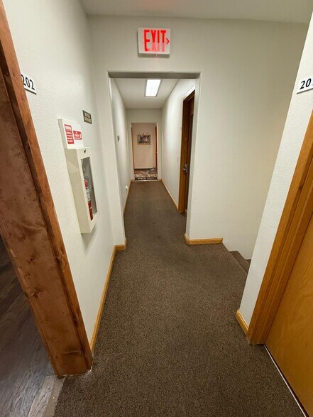 More Photos Of 306 Laurel Mountain Rd, Mammoth Lakes Office For Lease