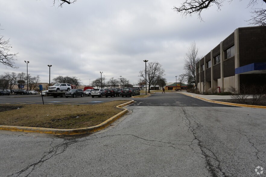 More Photos Of 1400 Torrence Ave, Calumet City Bank For Lease