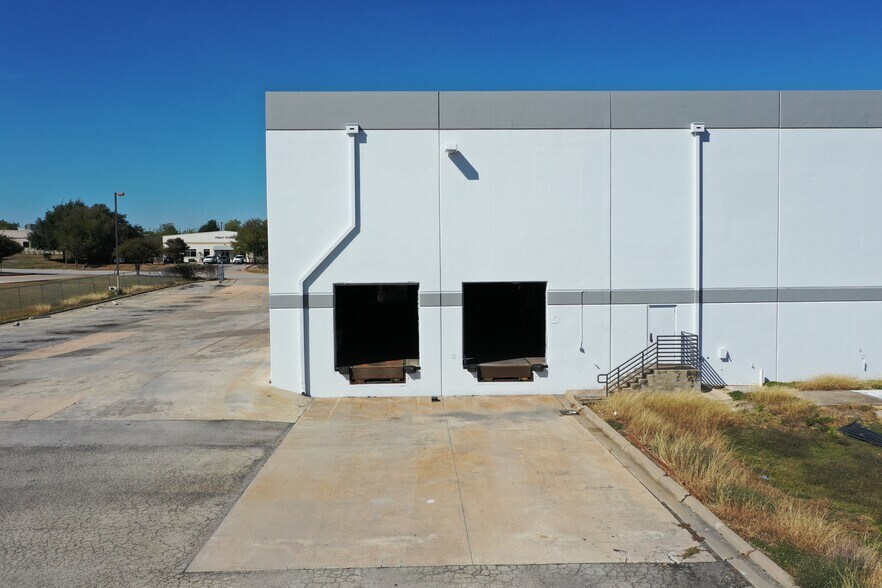 More Photos Of 8020 Exchange Dr, Austin Warehouse For Lease