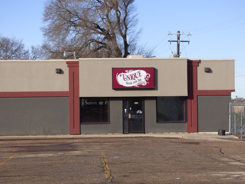 More Photos Of 800-826 S Front St, Mankato Storefront For Lease