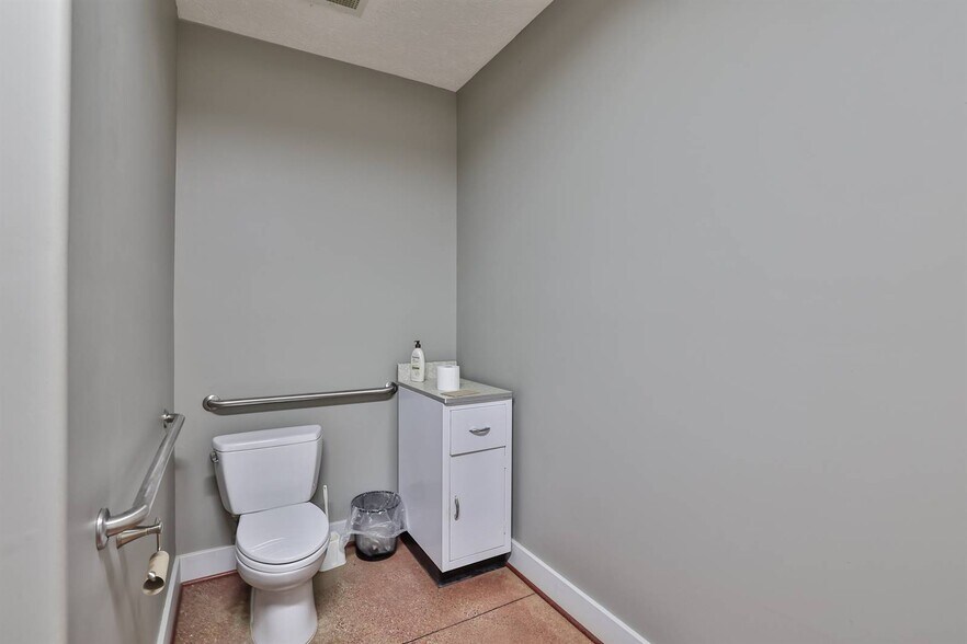 More Photos Of 4450 Monroe St, Hooven Truck Terminal For Sale