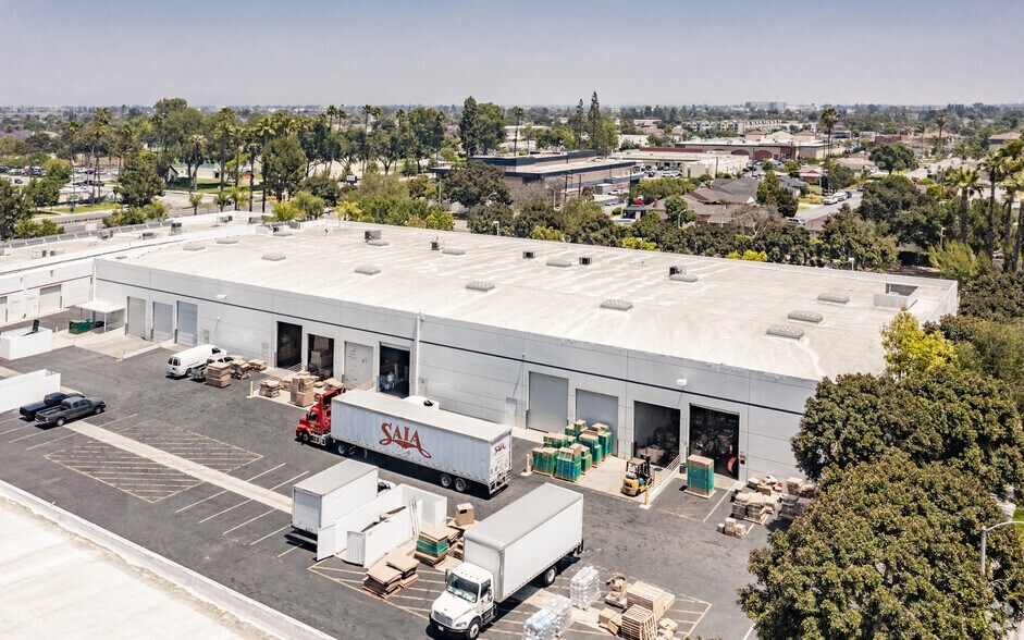 More Photos Of 12707 Rives Ave, Downey Warehouse For Lease