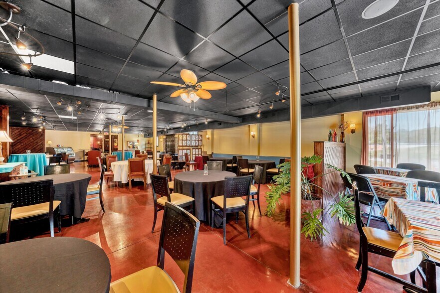 More Photos Of 106 Stoney Battery Rd, Troutville Winery Vineyard For Sale