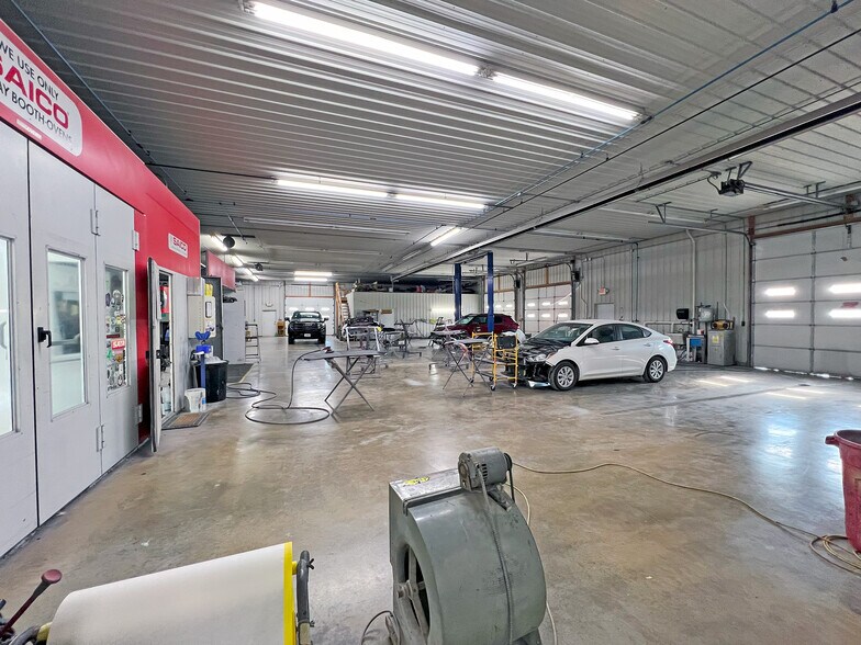 More Photos Of 1360 W Market St, Red Bud Industrial For Sale