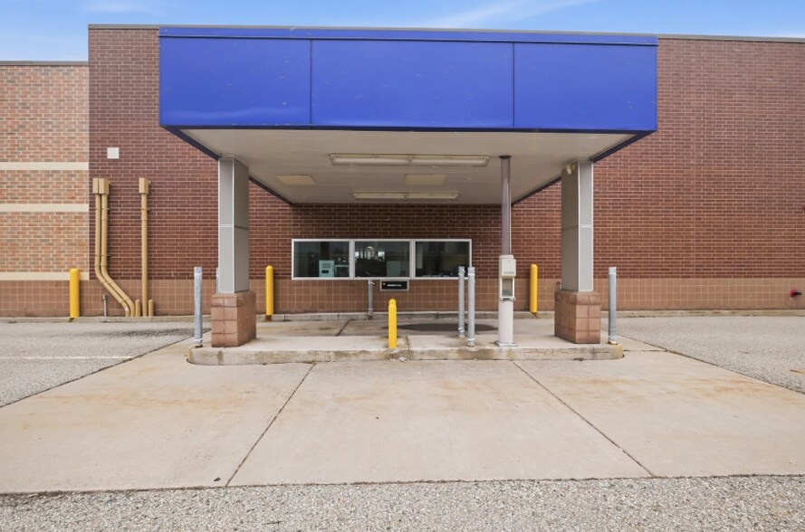 More Photos Of 4166 17 Mile Rd NE, Cedar Springs Drugstore For Sale