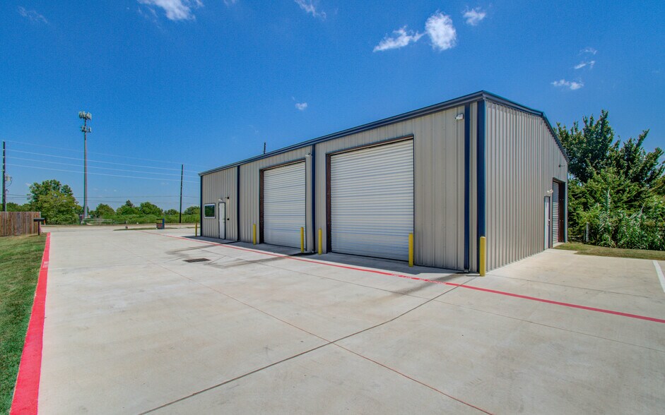 More Photos Of 7514 Bailey Rd, Pearland Warehouse For Lease