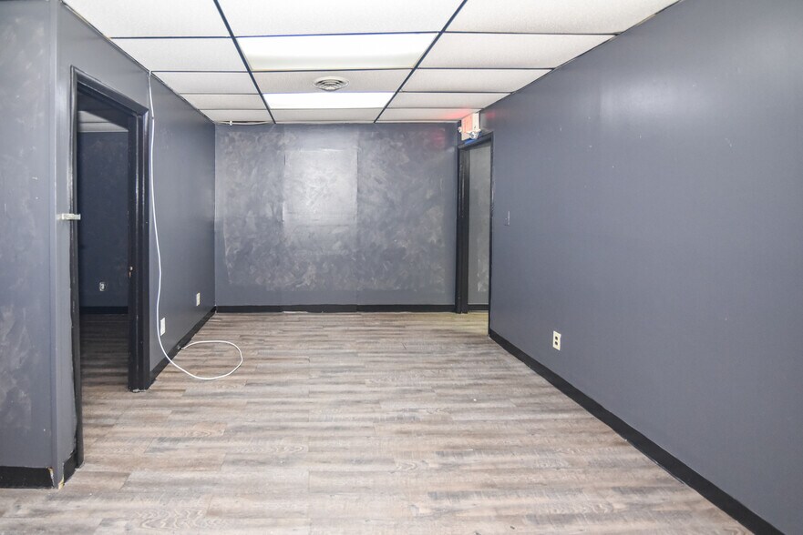 More Photos Of 5900 York Rd, Baltimore Storefront Retail Office For Sale
