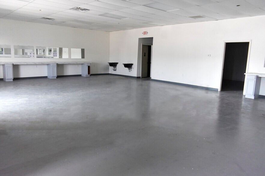 More Photos Of 9700-9950 Fondren Rd, Houston Unknown For Lease