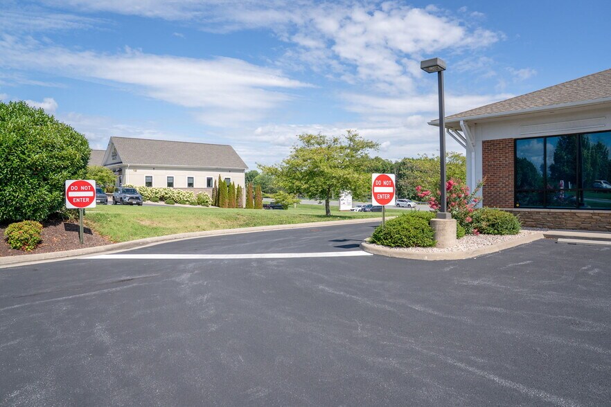 More Photos Of 16 Gosnell, Staunton Medical For Sale