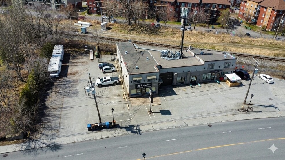 Primary Photo Of 15925 Rue Notre-Dame E, Montréal Light Manufacturing For Sale