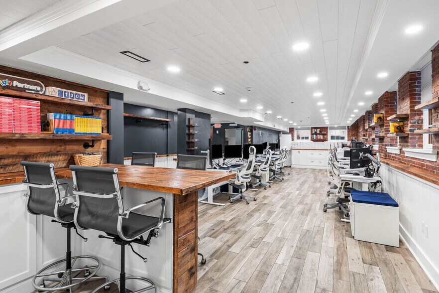 More Photos Of 19-23 Pleasant St, Newburyport Office For Sale