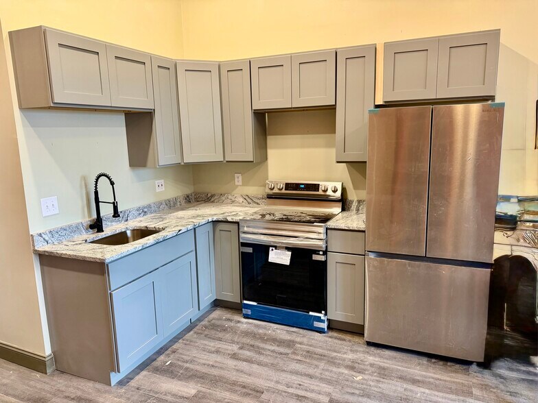 More Photos Of 108 N Jefferson Ave, Eatonton Storefront Retail Office For Sale