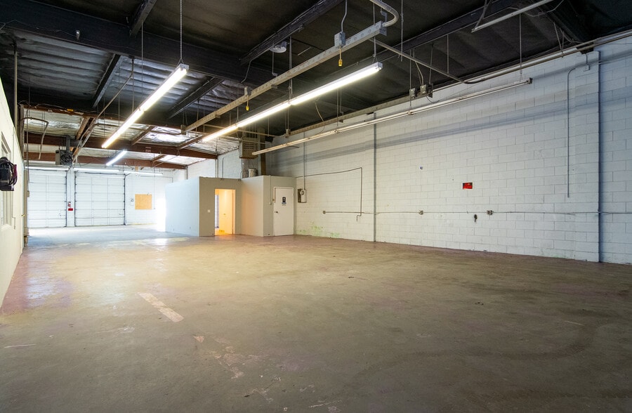 More Photos Of 11810-11812 Greenstone Ave, Santa Fe Springs Manufacturing For Sale